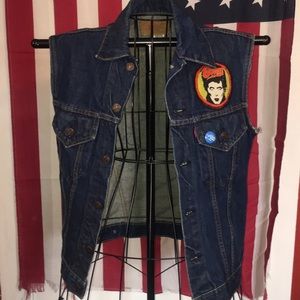 Vintage Levi’s 80s vest with patches and pin Bowie